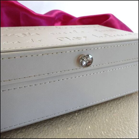 Sarah Magsamen Jewelry Box White Leather Celebrate Laugh Believe - Picture 4 of 6